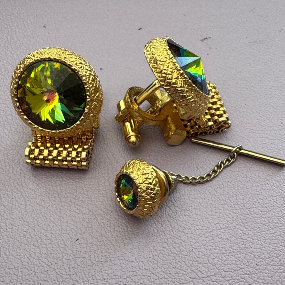 Elegant Gold and Green Jewelry Set